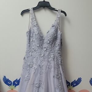 Elegant Lace Evening Dress in Silver